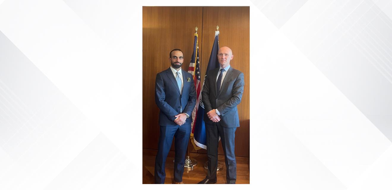 مدير عام الإدارة العامة لتنفيذ الأحكام والعقوبات البديلة يلتقي بنائب مساعد وزير الخارجية لشؤون الديمقراطية وحقوق الإنسان والعمل في واشنطن<